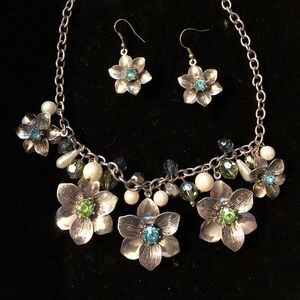 Premier Designs necklace and earrings set